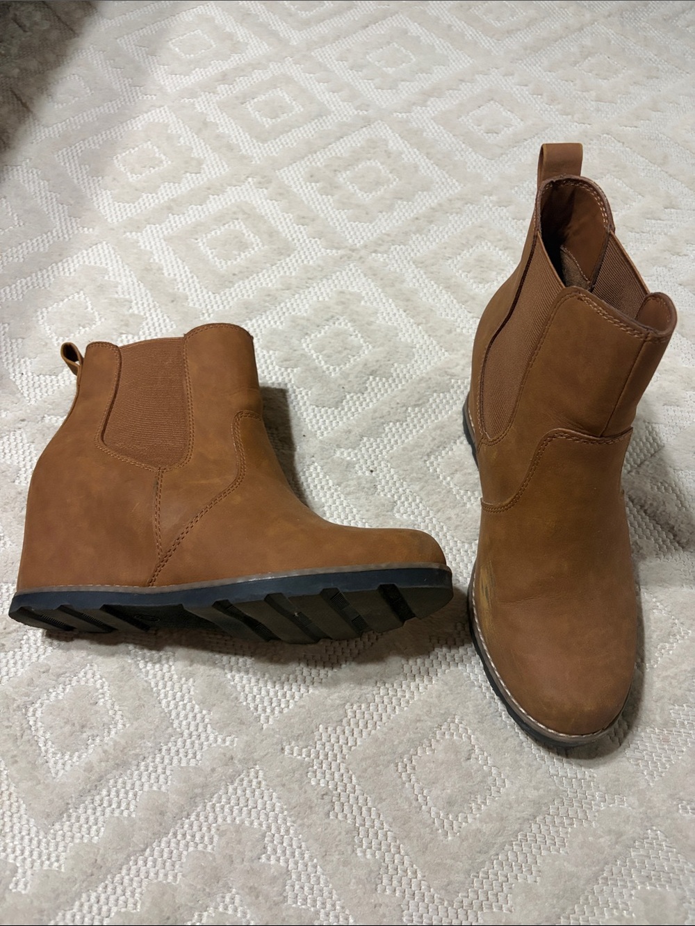 Women’s wedge ankle boots size 9.5 - Classic Pull-On Style